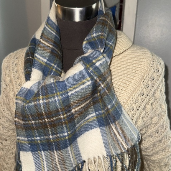 Quills Woolen Market Ireland 100% Wool Plaid Scarf - Picture 2 of 5